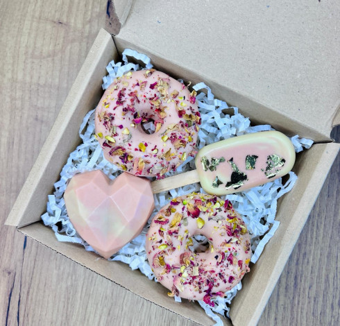 Słodki box z donutami